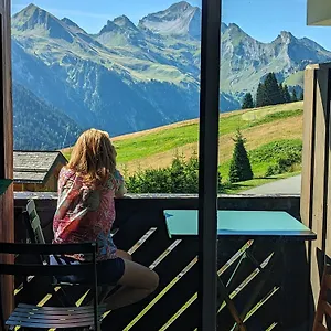 https://combe-blanche-1217.hotels-rhonealpes.com